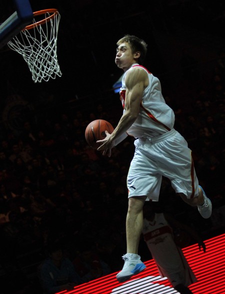 他第一步启 他第一步启